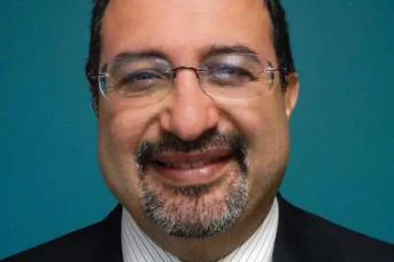 dr._arash_naeim